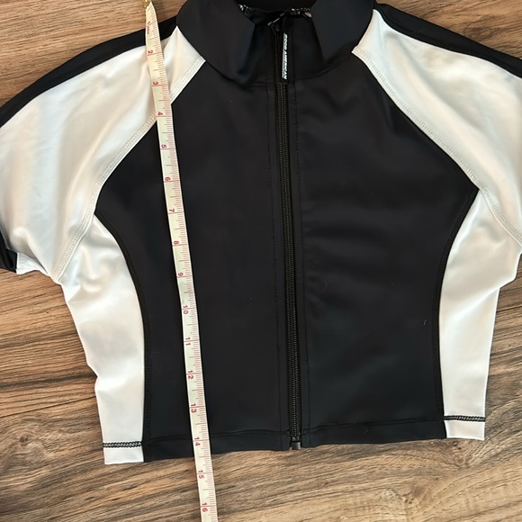 GOOD AMERICAN PERFORMANCE tracksuit. Black & white crop jacket w leggings - Picture 7 of 8